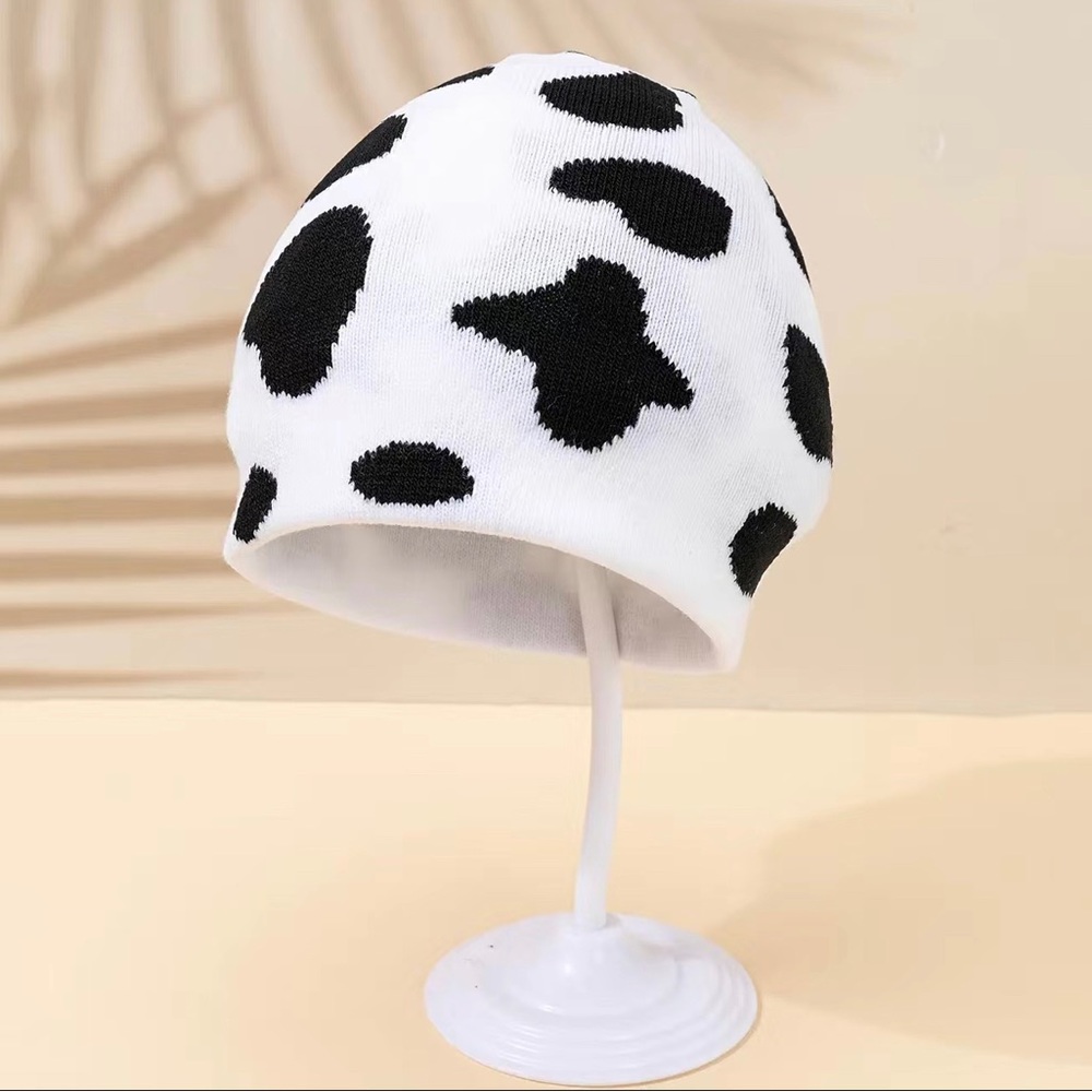 Streetwear Beanie.   Winter Adult Sports Black & White Knit Hat